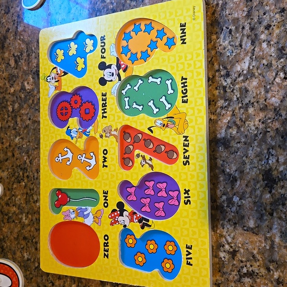 Melissa & Doug mickey mouse numbers wooden peg puzzle - Picture 2 of 5
